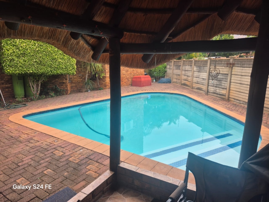 4 Bedroom Property for Sale in Geelhoutpark North West